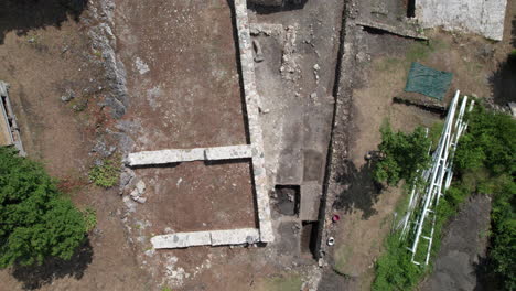 Vista-Aérea-Del-Sitio-De-Excavación-Arqueológica-De-La-Antigua-Iglesia-Romana-En-Prozor-rama.