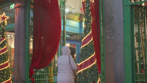 Eingang-Zum-Berühmten-Einkaufszentrum-George&#39;s-Street-Arcade-Mit-Weihnachtsdekoration