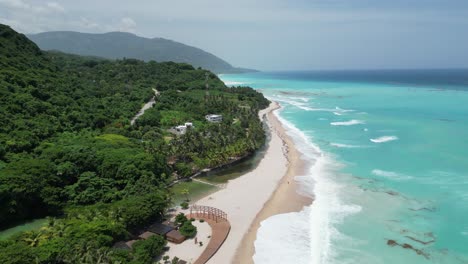 Luftaufnahme-Des-Malerischen-Strandes-Playa-Los-Patos-Südlich-Von-Barahona-In-Der-Dominikanischen-Republik