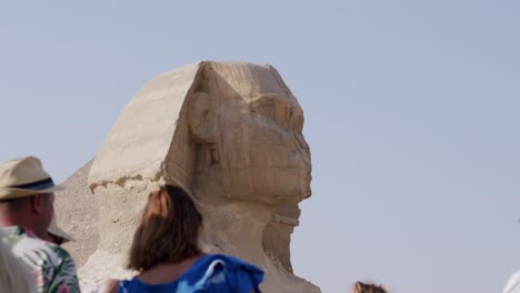 Große-Sphinx-Von-Gizeh,-Kalksteinstatue-Einer-Kreatur-Mit-Dem-Körper-Eines-Löwen-Und-Dem-Kopf-Eines-Menschen,-Gizeh-Plateau,-Westufer-Des-Nils,-Gizeh,-Ägypten