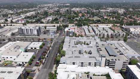 Das-Viertel-Woodland-Hills-Ist-Ein-Vorort-Von-Los-Angeles-–-Luftaufnahme-Von-Wohnungen-Und-Eigentumswohnungen