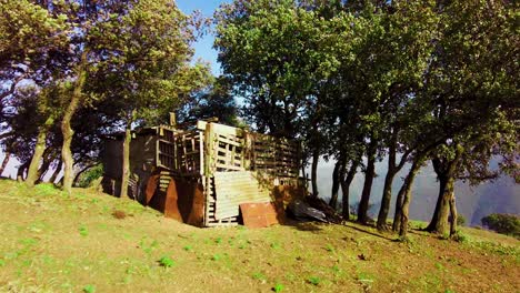 a-wooden-hut-at-the-top-of-the-Algerian-Atlas-mountain