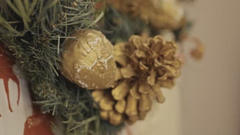 Weihnachtsbaum-Und-Ornamente-Mit-Lichtern