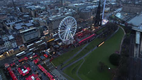 Edinburgh-city-centre-Christmas-Market-with-Ferris-wheel,-4K-aerial-footage