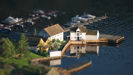 Ein-Kleiner-Hafen-Des-Dorfes-Herand-Am-Ufer-Des-Hardangerfjords