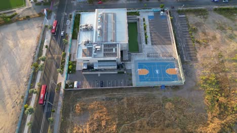 Basketballplatz-Im-Sportzentrum-Der-Gemeinde-La-Pintana,-Chile