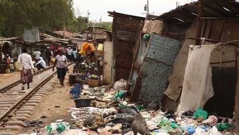 Railway-cutting-through-the-slum-of-Kibera