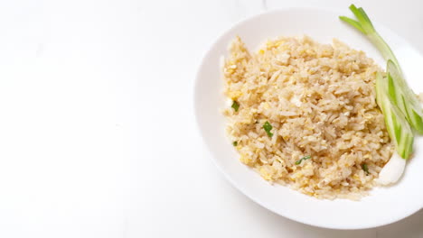 Thailändischer-Gebratener-Reis-Mit-Ei.-Einfaches-Essen