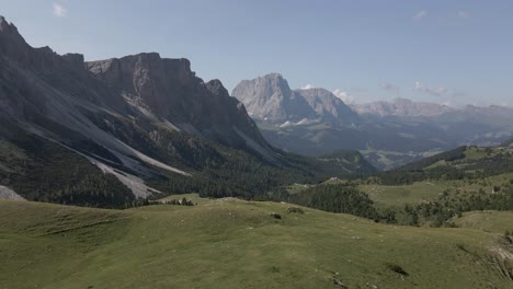 Malerische-4K-Luftaufnahmen,-Aufgenommen-Mit-Einer-DJI-Drohne-In-Den-Italienischen-Alpen,-Dolomiten