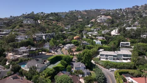 High-end-homes-in-the-famous-Bird-Streets-in-West-Hollywood,-California---aerial-parallax