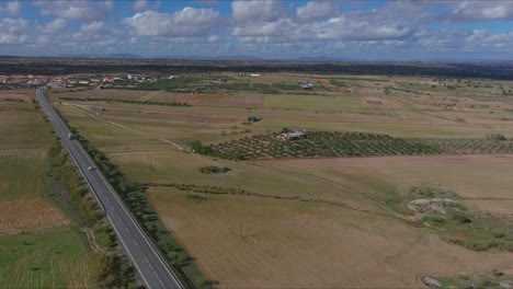 Ländliche-Landschaft,-Olivenfelder-Und-Straße-Nach-422-Bei-Fuente-La-Lancha,-Córdoba