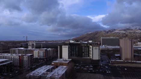 Salt-Lake-City,-Utah-downtown-hotels-and-snow-on-the-foothills-at-twilight