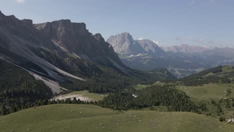 Malerische-4K-Luftaufnahmen,-Aufgenommen-Mit-Einer-DJI-Drohne-In-Den-Italienischen-Alpen,-Dolomiten