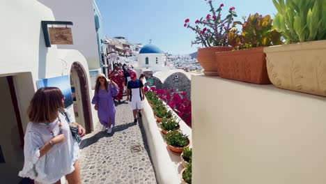 Oia-Santorini-Greece-Island-Travel-Tourist-Immersive-Walk,-Europe,-4K-|-Greek,-Aegean,-Sea,-Cliffside,-Ocean,-City,-Vacation,-Shopping,-White,-Marble,-Crowd,-Flowers,-Traveler,-People,-Stairs,-Perfect