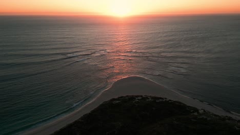 Drohne-Schoss-Bei-Sonnenuntergang-über-Die-Box,-Weltbekannter-Surfspot-Im-Margaret-River,-Westaustralien