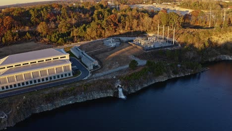 Westside-Water-Reservoir-Park,-Wasserableitung-Im-Bellwood-Quarry,-Atlanta,-Georgia,-USA