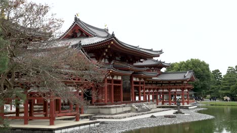 Side-View-Of-Phoenix-Hall-At-Byodo-In-Located-In-Uji-On-October-Autumnal-Day