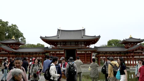 Tourists-In-Front-Of-The-Phoenix-Hall-At-Byodo-In-Located-In-Uji-Taking-Photos