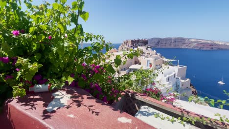 Oia-Santorini-Greece-Island-Travel-Tourist-Immersive-Walk,-Europe,-4K-|-Greek,-Aegean,-Sea,-Cliffside,-Ocean,-City,-Vacation,-Shopping,-White,-Marble,-Crowd,-Flowers,-Traveler,-People,-Flowers,-Scenic