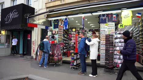 Tourists-shopping-in-the-Parisian-souvenir-stores,-couples-of-different-ages-wearing-sweaters