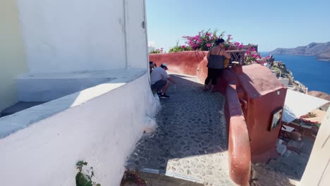 Oia-Santorini-Greece-Island-Travel-Tourist-Immersive-Walk,-Europe,-4K-|-Greek,-Aegean,-Sea,-Cliffside,-Ocean,-City,-Vacation,-Shopping,-White,-Marble,-Crowd,-Flowers,-Traveler,-People,-Market,-Path