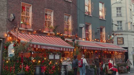 Fachada-Del-Pub-Ginger-Man-En-Dublín-En-Navidad-En-Irlanda