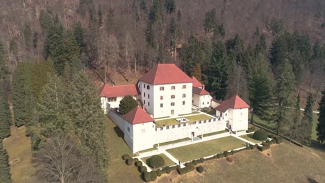 Drone-forward-flying-castle-Strmol-view,-Slovenia