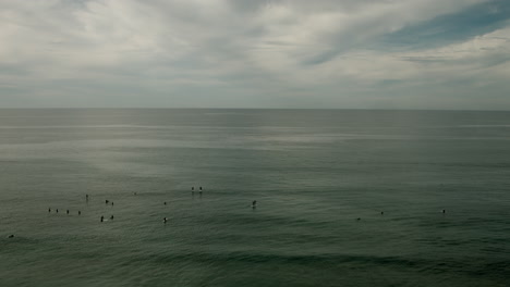 Surfers-off-the-coast-of-California,-near-San-Diego