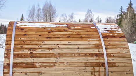 Zeitraffer-Der-Schneeschmelze-In-Einer-Sauna-In-Lettland