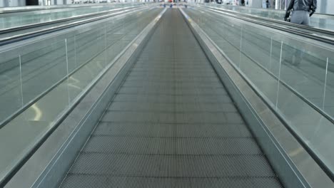 Easy-travel-is-airport-with-horizontal-escalator,-POV-view