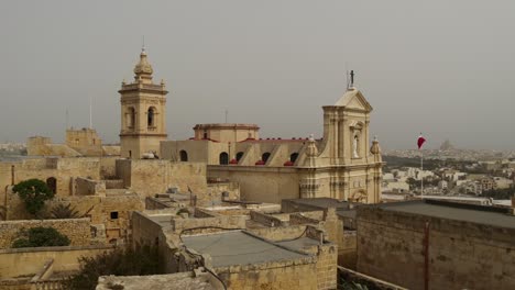 Teilansicht-Der-Kathedrale-Mariä-Himmelfahrt-Von-Den-Mauern-Der-Zitadelle-Von-Victoria-Auf-Gozo