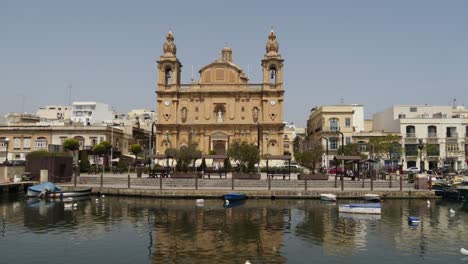 Iglesia-Parroquial-De-Msida-En-Un-Día-Cálido
