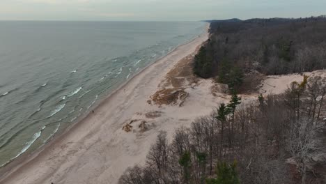 Dunes-on-the-coast-of-Michigan-during-sunset