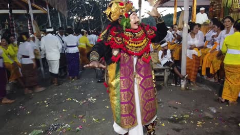 Masked-Dance-Drama-Theatre-Performance-of-Balinese-Hinduism-Ceremony-in-Bali-Indonesia-at-Evening,-Topeng-Dancer-at-Hindu-Temple