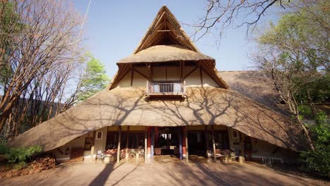 Eingang-Zur-Victoria-Falls-Safari-Lodge
