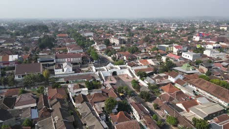 Drone-shot-or-aerial-view,-Plengkung-gading-or-Plengkung-Nirbaya-is-a-historic-building-at-the-gate-of-the-Yogyakarta-palace