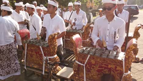 Gamelan-Baleganjur-Musicians-Enchant-in-Bali-Temple-Court,-Indonesia-Playing-Percussive-Instruments