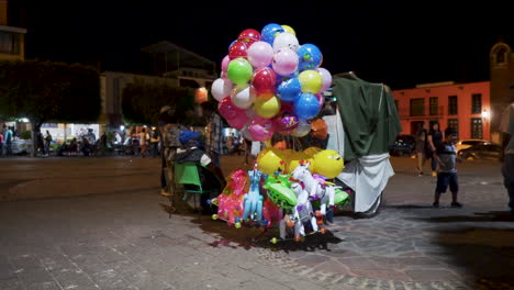 Ballon-Vendor-on-public-town-square-at-night-in-Tequila-Town-in-Jalisco,-Mexico