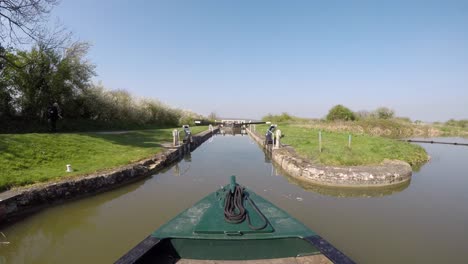 Barge-Narrowboat-Timelapse-going-through-several-Locks-on-the-Kennet-and-Avon-Canal
