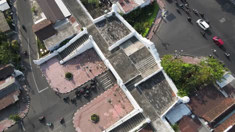 Drone-shot-or-aerial-view,-Plengkung-gading-or-Plengkung-Nirbaya-is-a-historic-building-at-the-gate-of-the-Yogyakarta-palace