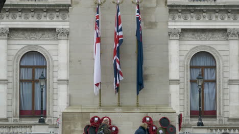 Foto-Fija-Del-Monumento-Conmemorativo-De-La-Guerra-Del-Cenotafio-En-Londres,-Reino-Unido