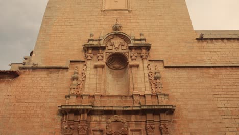 Gothic-Design-of-Parish-Church-of-Santa-Maria-in-Sagunto,-Valencia,-Spain-Low-Angle