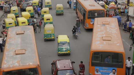 Motorbike-squeezing-through-busy-traffic,-Delhi-India