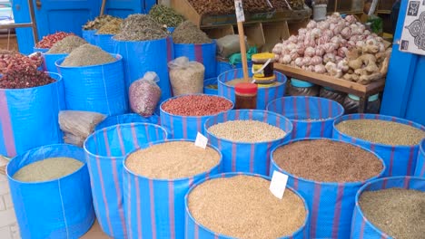 Mercado-De-Especias-Y-Cereales-De-Essaouira,-Sabrosas-Delicias-Marroquíes.