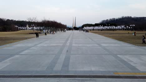 Zeitraffer-Von-Menschen-Auf-Dem-Platz-Der-Unabhängigkeitshalle-Koreas