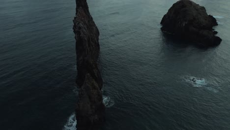 Filmmaterial,-Das-Auf-Madeira,-Portugal,-An-Den-Felsnadeln-Ilheus-Da-Ribeira-Da-Janeo-Gefilmt-Wurde