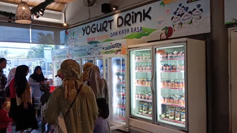 Cimory-Yogurt-Shop-which-pasteurizes-milk-into-fresh-products-of-various-flavors-in-modern-containers