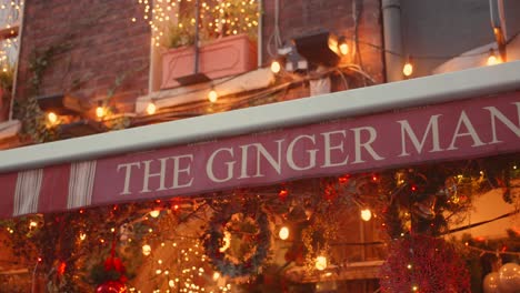 Pan-shot-of-the-sign-of-The-Ginger-Man-Pub-in-Dublin,-Ireland