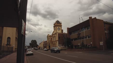 Hyper-lapse-of-the-main-road-of-Maitland,-and-Maitland's-Town-Hall-along-High-Street,-New-South-Wales,-Australia