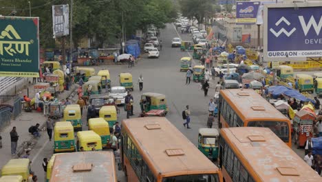 Atasco-De-Tráfico,-Autobuses-Atascados,-Delhi,-India